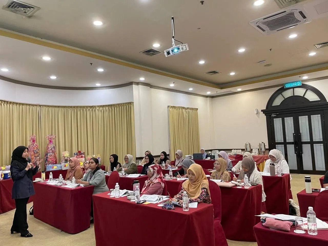 Participants at group tables during a public Halal competency seminar